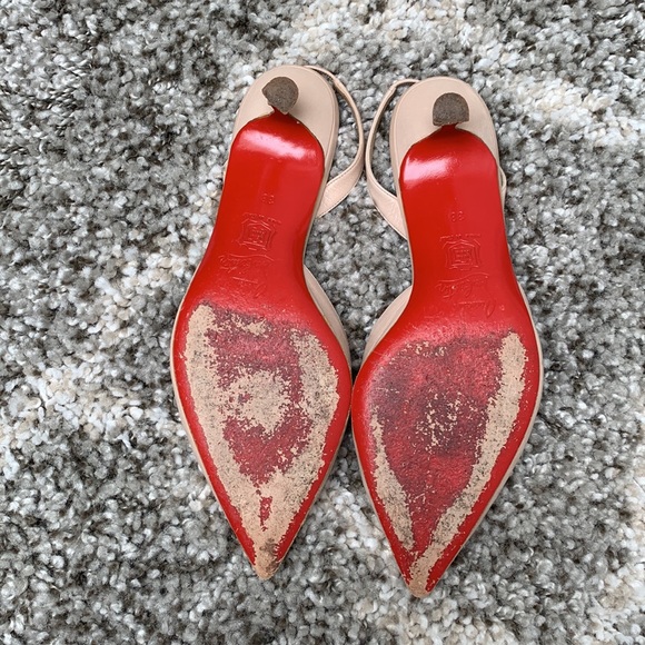 Christian Louboutin Nude Pump - Picture 5 of 9